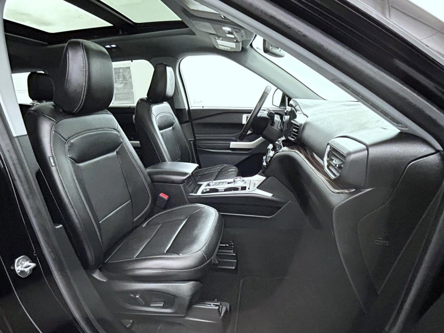 Certified 2021 Ford Explorer Limited w/ Equipment Group 301A image 15