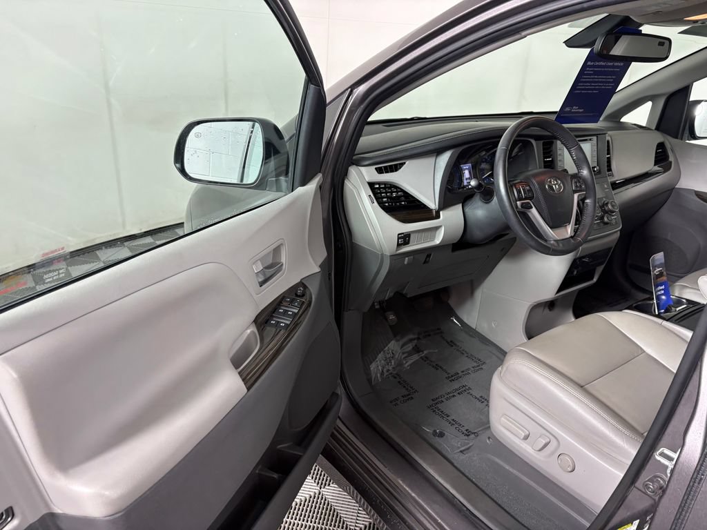 Used 2020 Toyota Sienna XLE FWD image 12