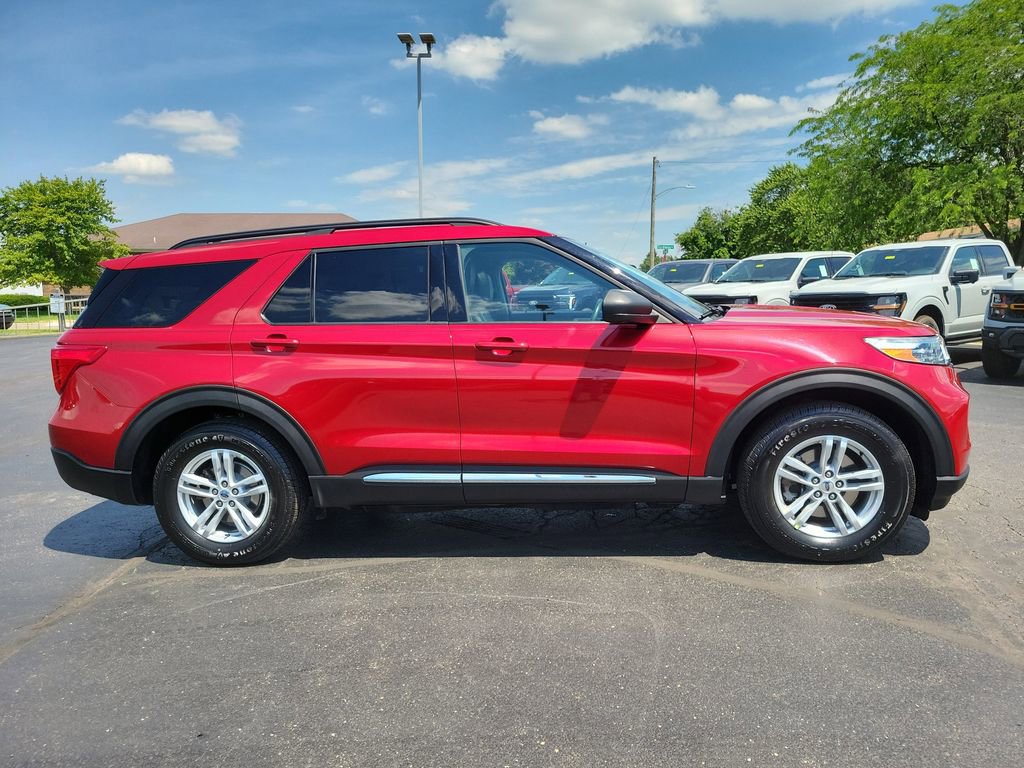 Certified 2021 Ford Explorer XLT w/ Equipment Group 202A AWD/4WD image 3