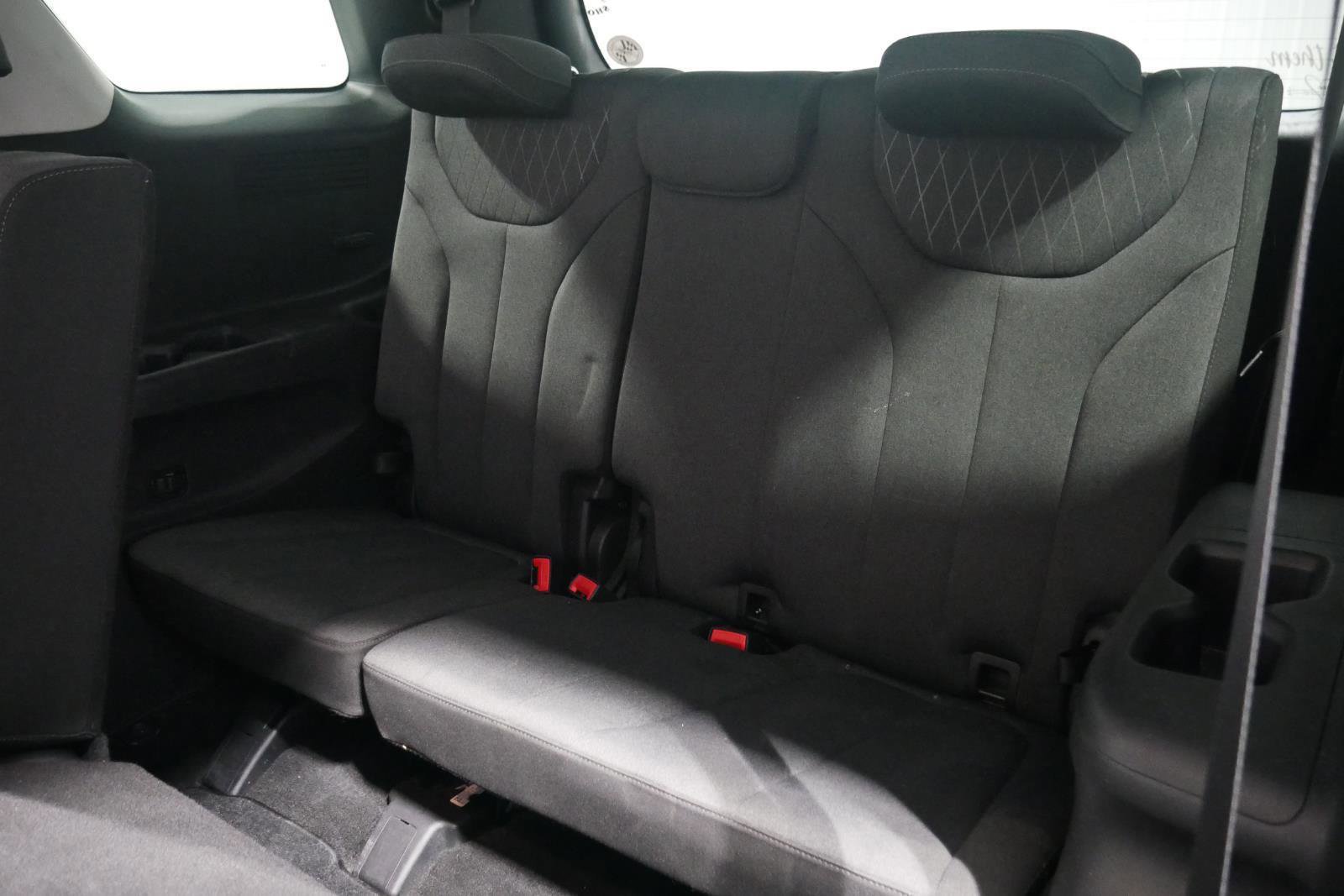 Used 2022 Hyundai Palisade SE image 13