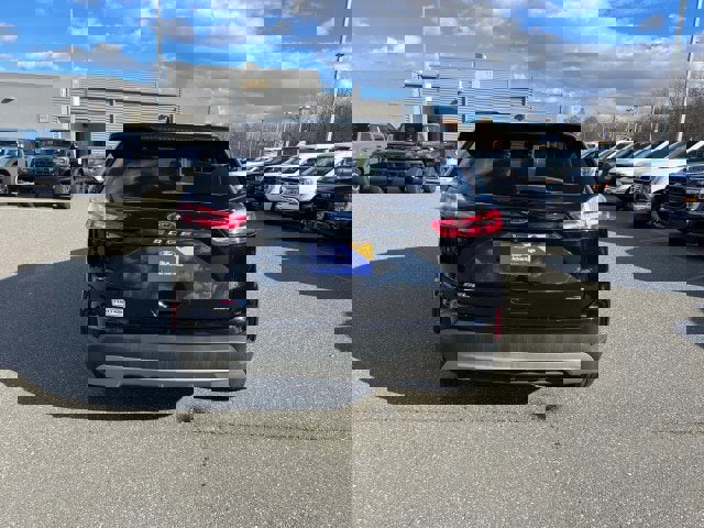 Certified 2022 Ford Edge SEL w/ Convenience Package image 2