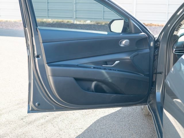 Used 2024 Hyundai Elantra Blue image 16