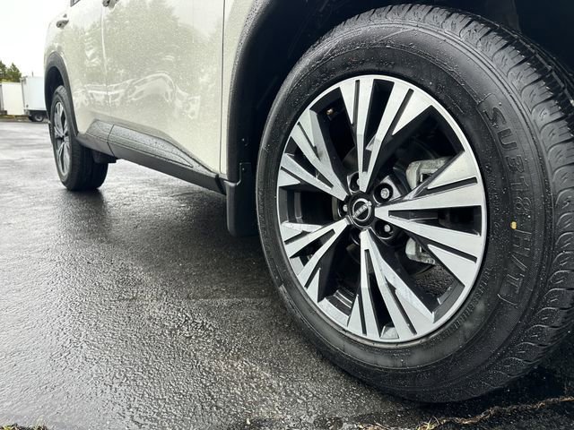 Used 2023 Nissan Rogue SV AWD/4WD image 12