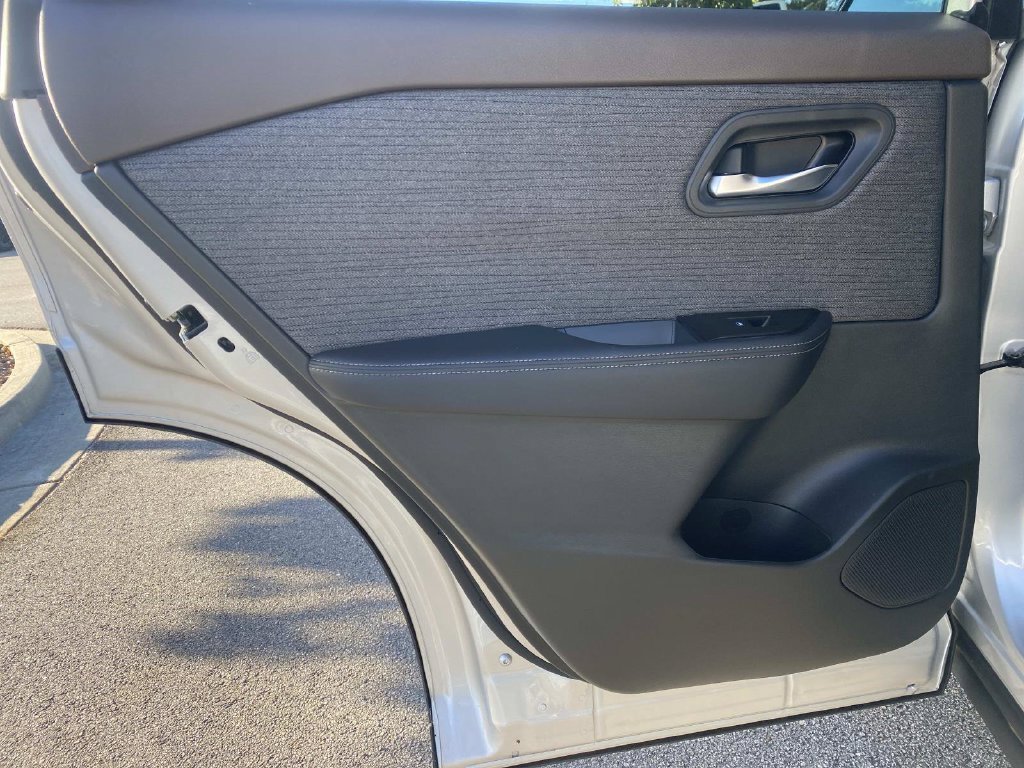 Used 2023 Nissan Rogue SV AWD/4WD image 13