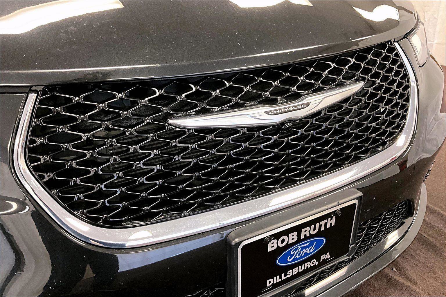 Used 2023 Chrysler Pacifica Limited image 30