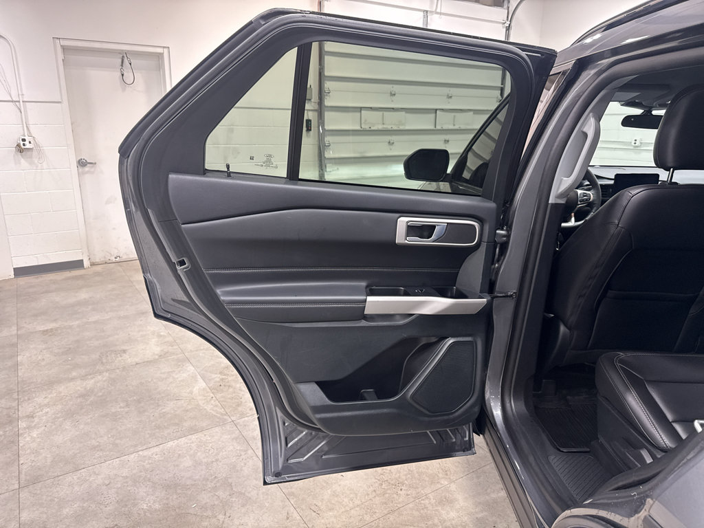 Certified 2024 Ford Explorer XLT w/ Equipment Group 202A AWD/4WD image 16