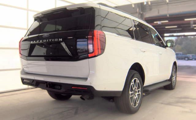 Certified 2025 Ford Expedition Active AWD/4WD image 20