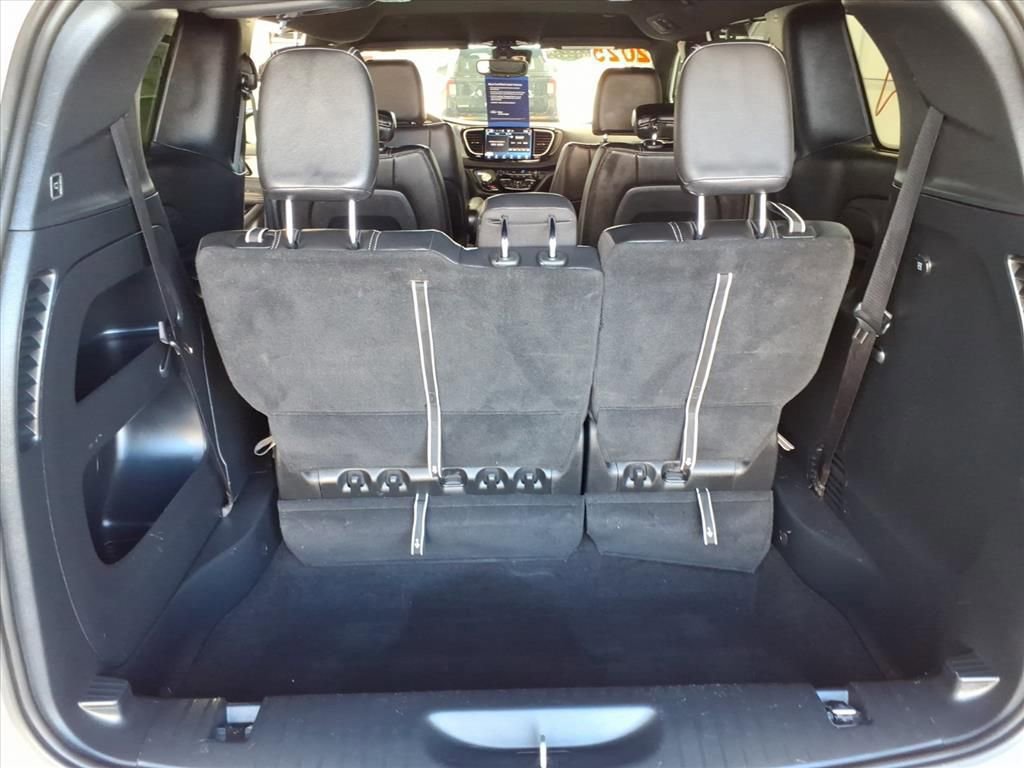 Used 2025 Chrysler Pacifica Select image 27