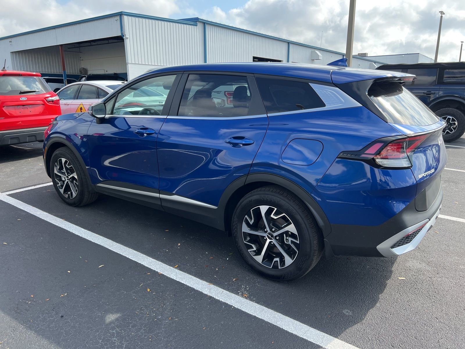 Used 2025 Kia Sportage EX image 9