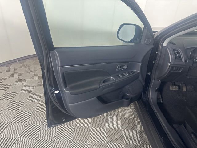 Used 2025 Mitsubishi Outlander Sport ES AWD/4WD image 14