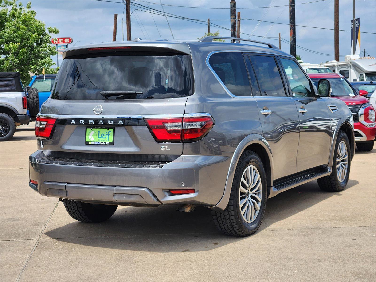 Used 2021 Nissan Armada SL w/ Captain's Chairs Package RWD image 6
