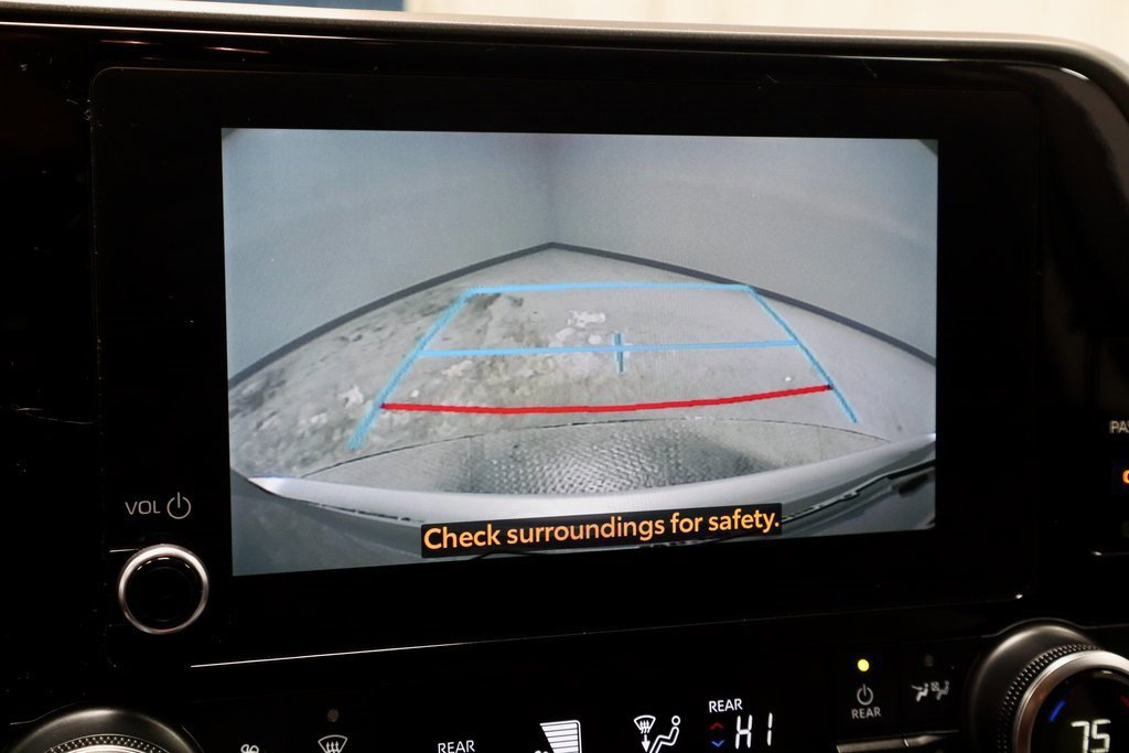 Used 2023 Toyota Highlander LE image 9