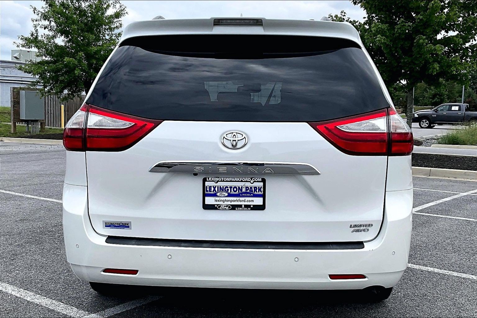 Used 2019 Toyota Sienna Limited Premium AWD/4WD image 5