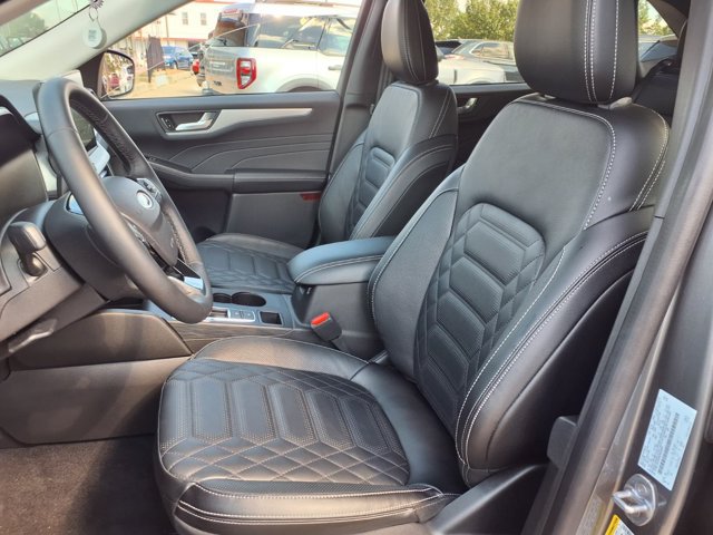 Certified 2024 Ford Escape Platinum w/ Premium Technology Package AWD/4WD image 4