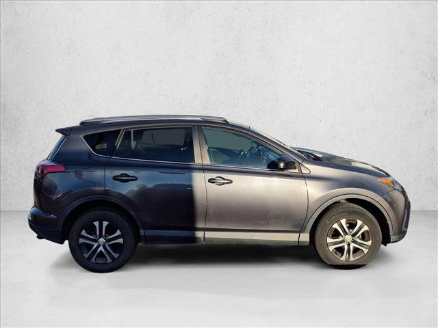 Used 2018 Toyota RAV4 LE FWD image 4