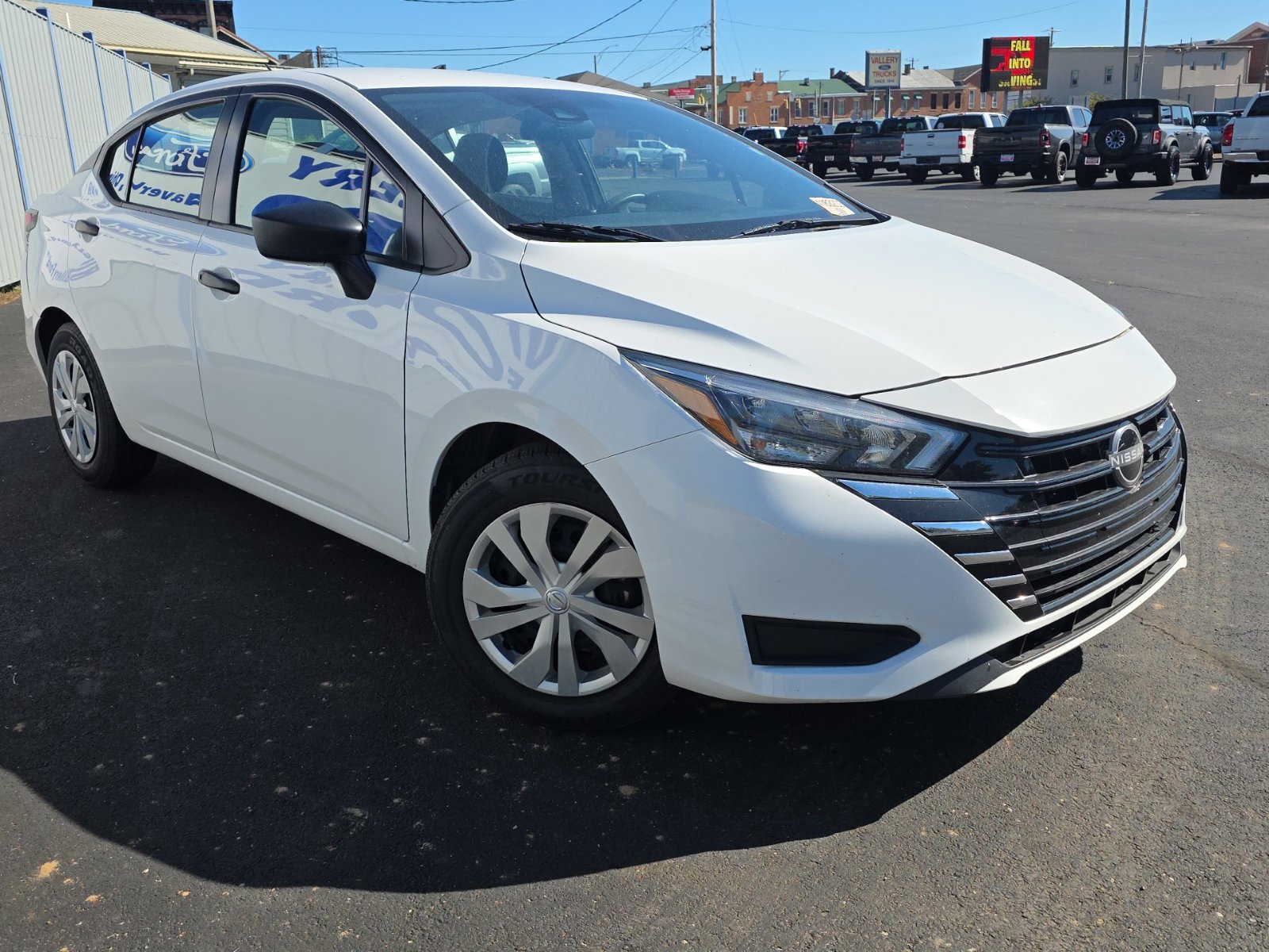 Used 2025 Nissan Versa S FWD image 3