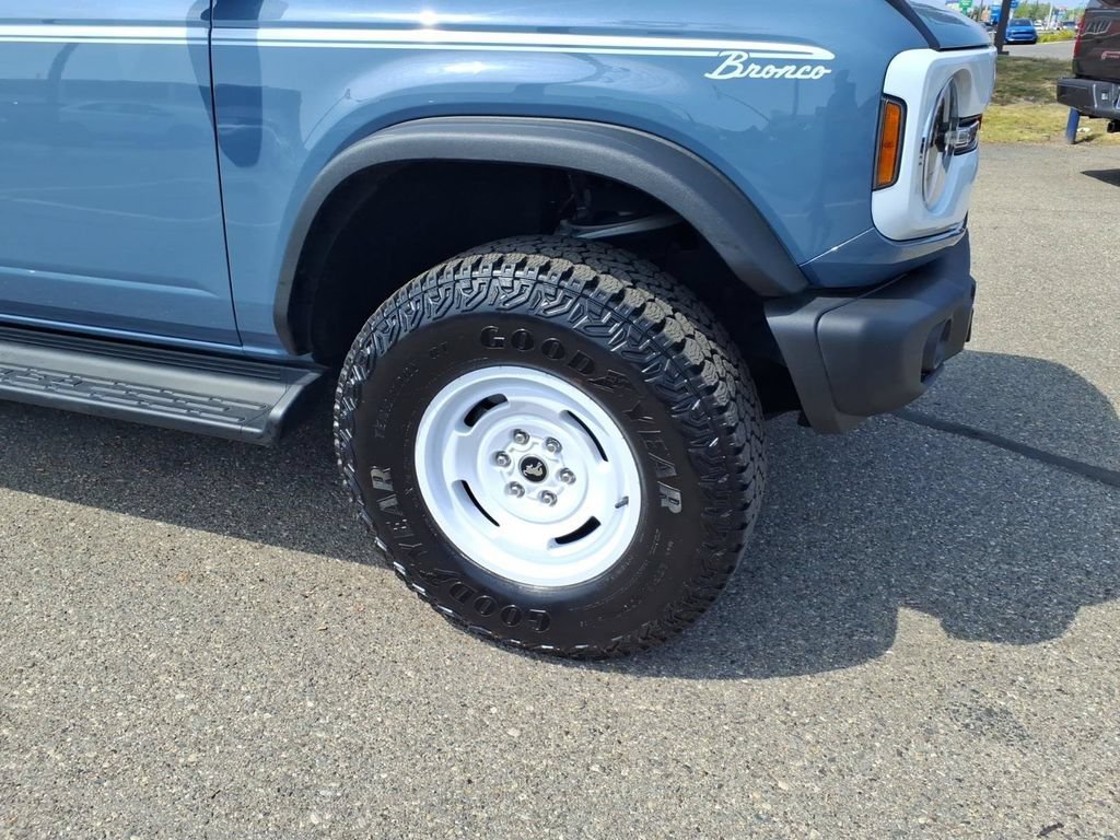 Certified 2025 Ford Bronco Heritage Edition AWD/4WD image 5