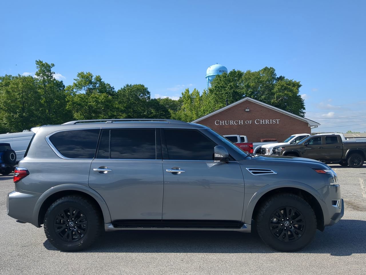 Used 2023 Nissan Armada SV w/ Cargo Package RWD image 2