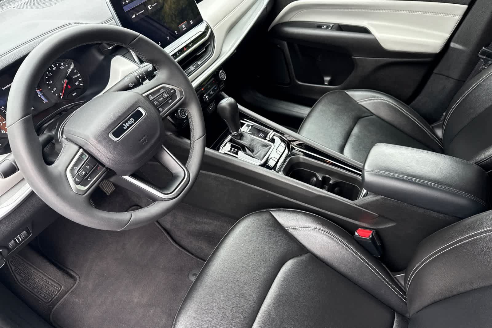 Used 2025 Jeep Compass Limited AWD/4WD image 11