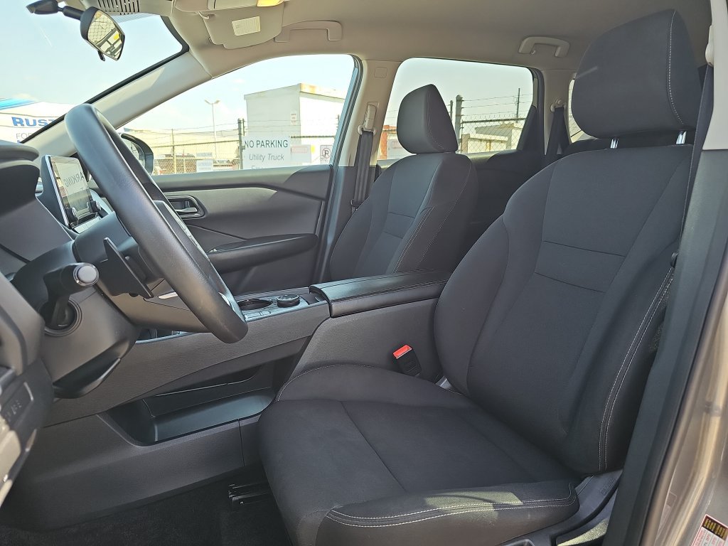 Used 2024 Nissan Rogue S AWD/4WD image 14