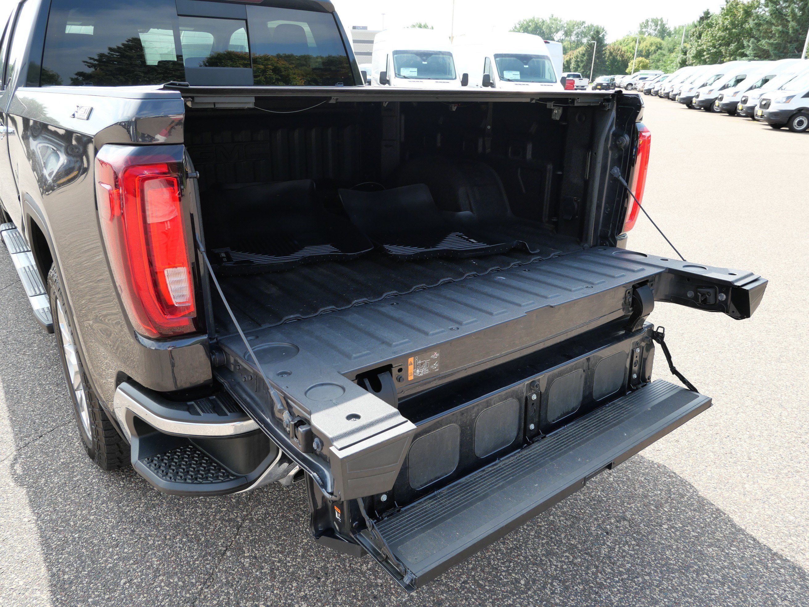 Used 2020 GMC Sierra 1500 SLT w/ SLT Premium Plus Package AWD/4WD image 18
