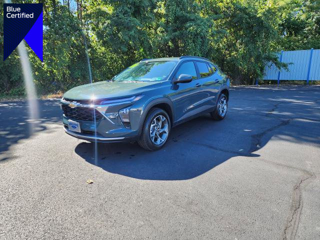 Used 2025 Chevrolet Trax LT FWD image 1
