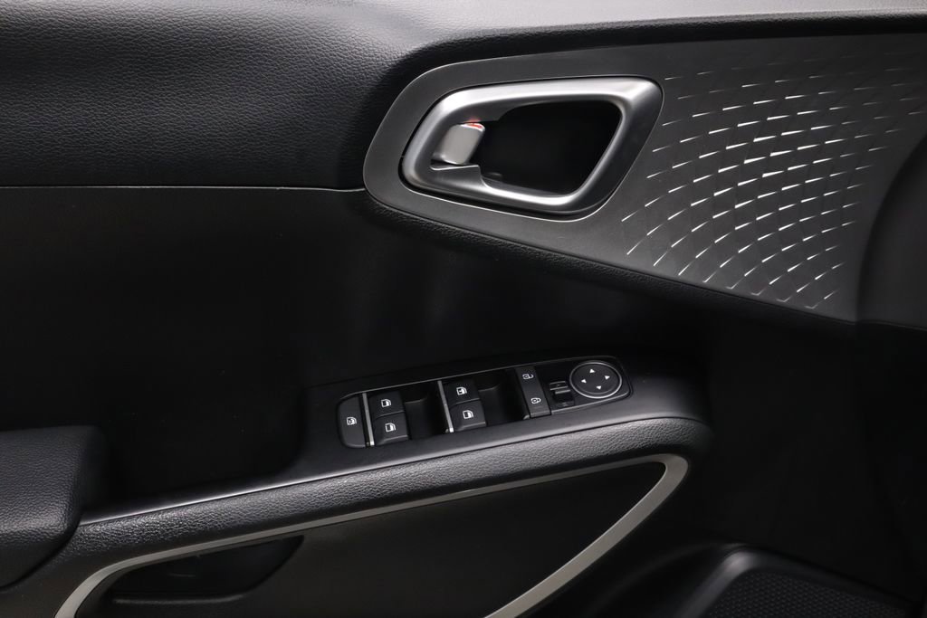 Used 2025 Kia Soul LX w/ LX Technology Package image 22
