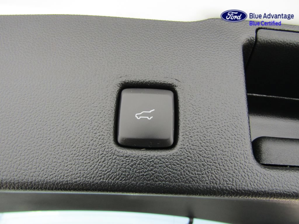 Certified 2025 Ford Escape Platinum w/ Premium Technology Package AWD/4WD image 9