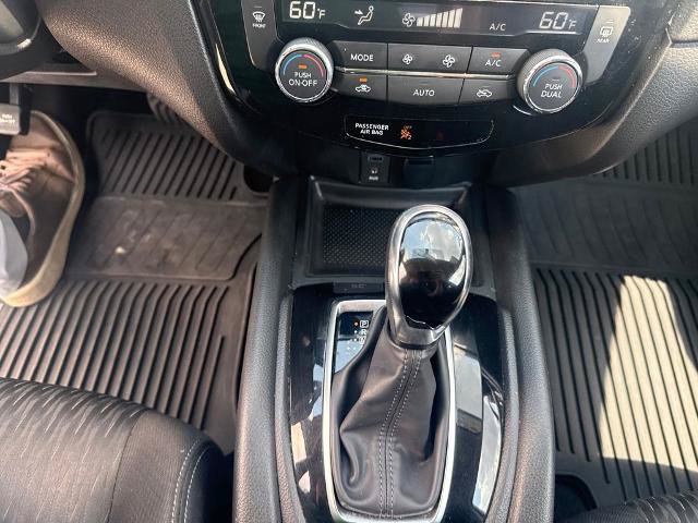 Used 2017 Nissan Rogue SV FWD image 25