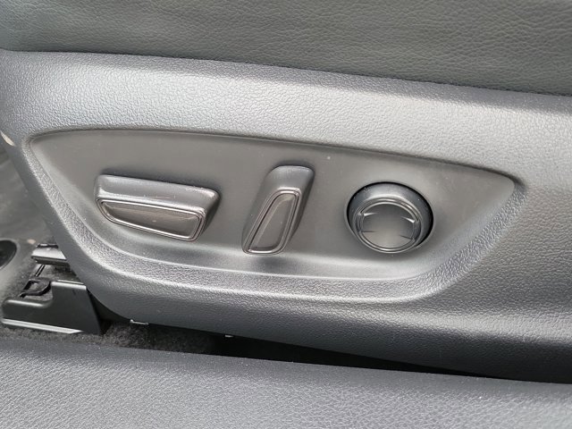 Used 2020 Toyota Camry SE FWD image 19