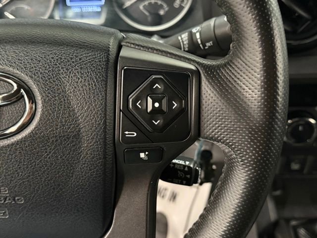 Used 2017 Toyota Tacoma TRD Off-Road image 18