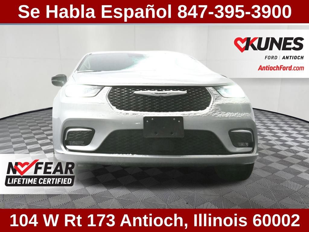 Used 2024 Chrysler Pacifica Touring-L image 28