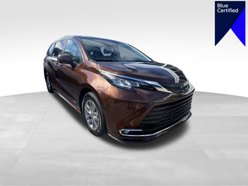 Used 2021 Toyota Sienna XLE image 1