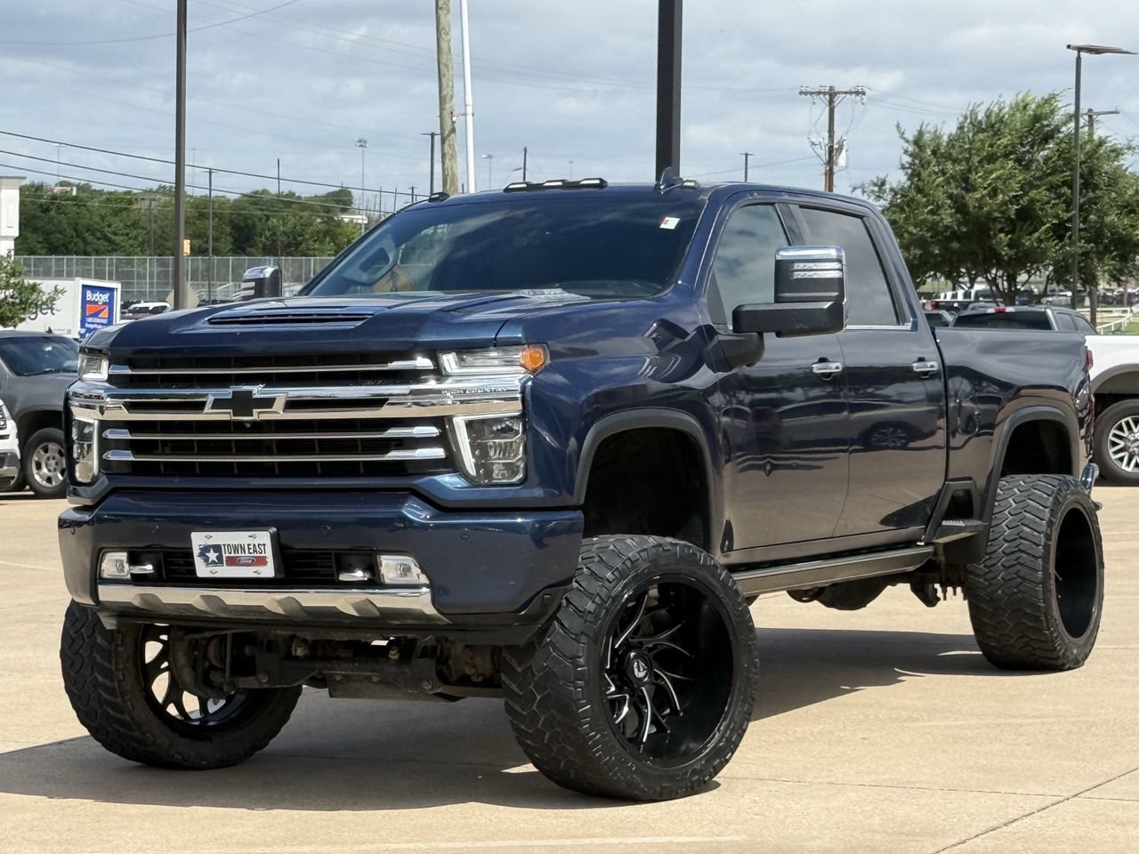 Used 2021 Chevrolet Silverado 3500 High Country w/ Z71 Off-Road Package AWD/4WD image 2