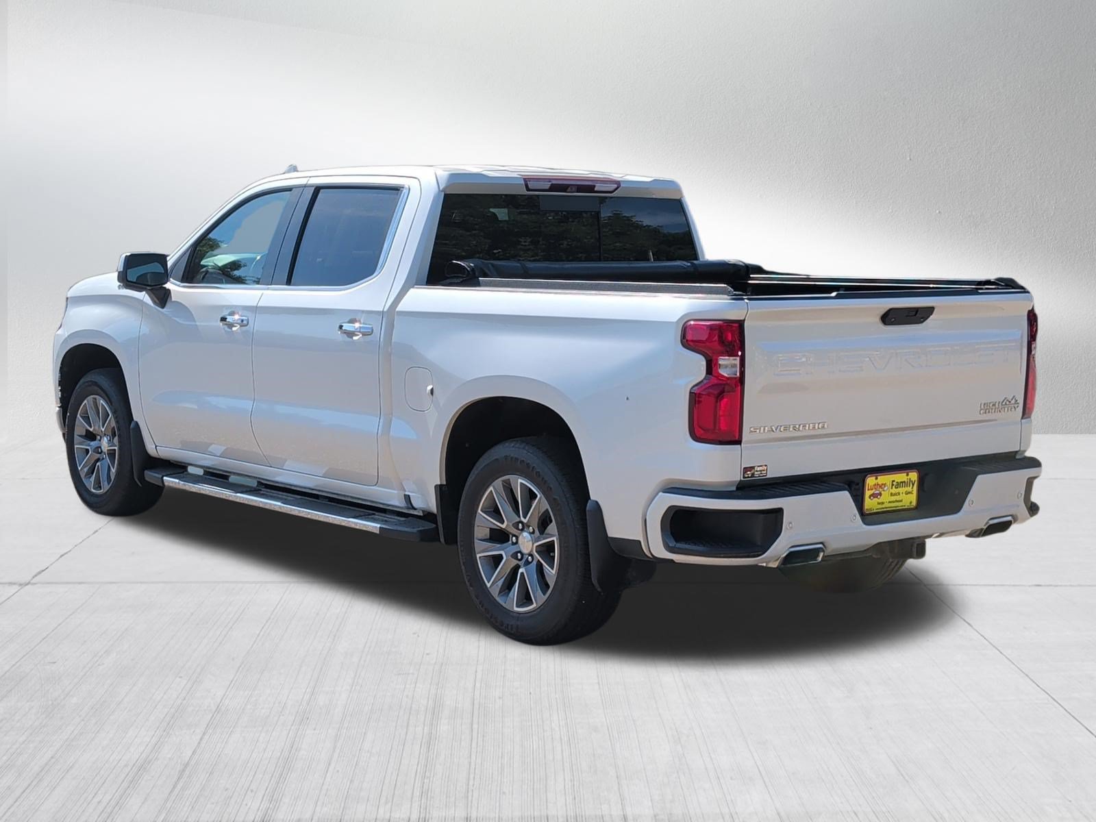 Used 2019 Chevrolet Silverado 1500 High Country w/ Technology Package AWD/4WD image 5