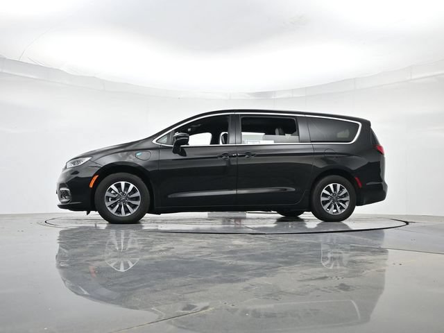 Used 2025 Chrysler Pacifica Select FWD image 35