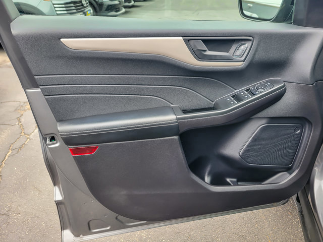 Certified 2022 Ford Escape SE w/ SE Sport Appearance Package image 18