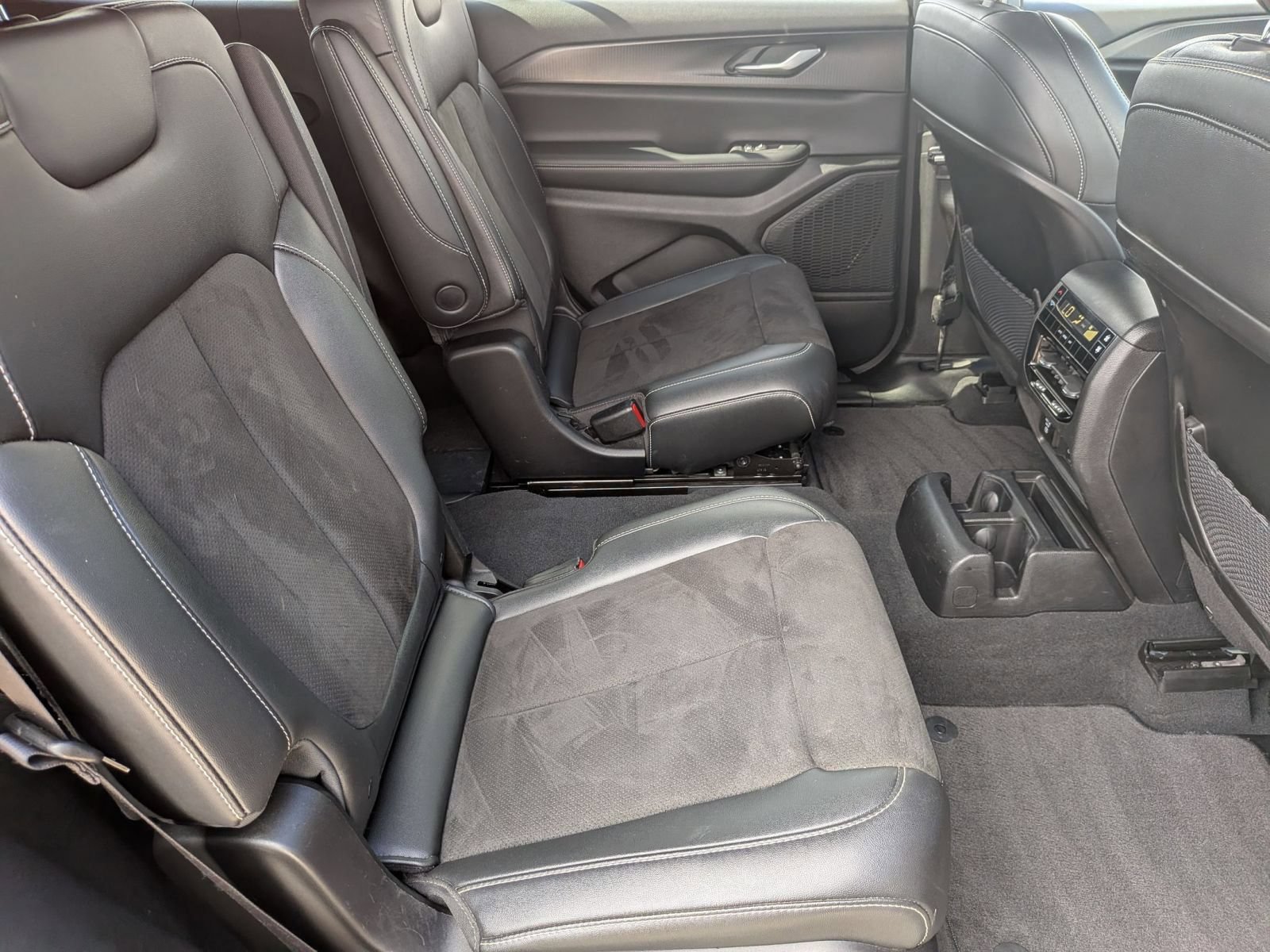 Used 2023 Jeep Grand Cherokee L Laredo AWD/4WD image 31