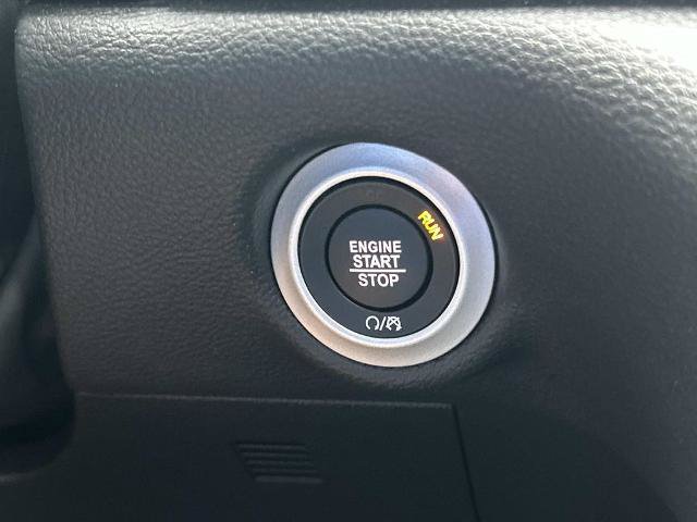 Used 2025 Chrysler Pacifica Select FWD image 30