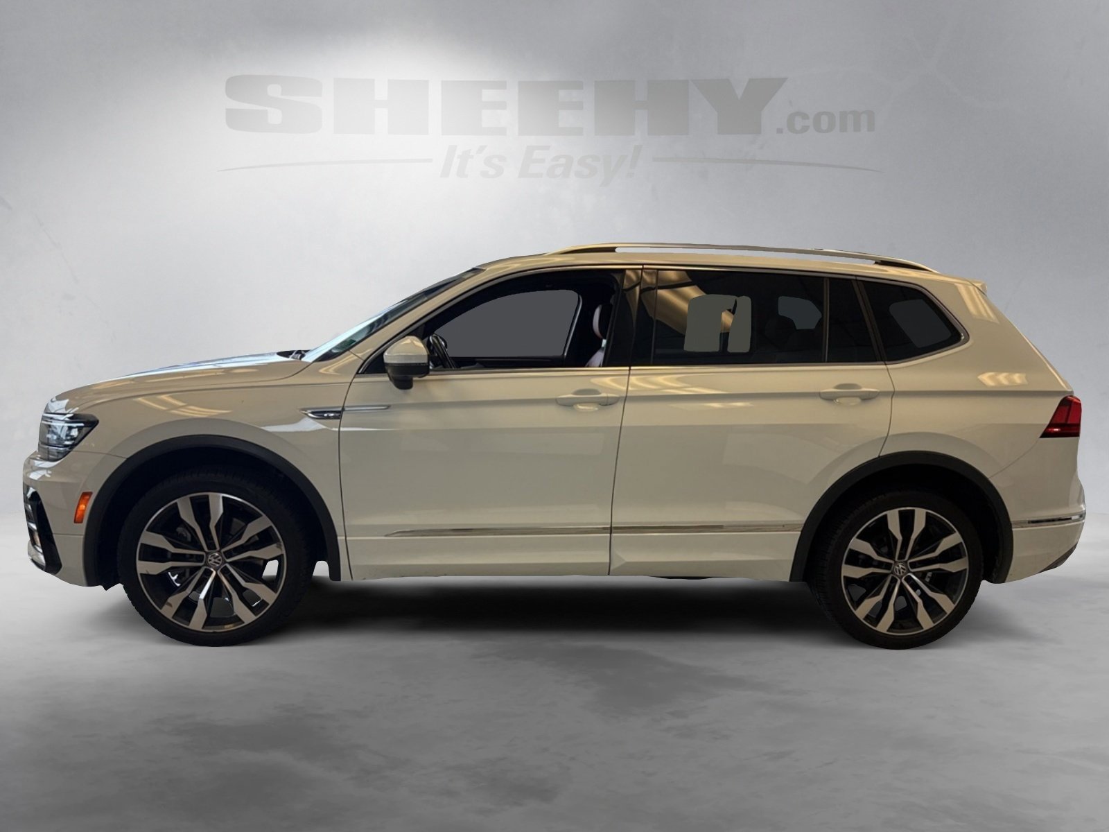 Used 2021 Volkswagen Tiguan SEL Premium R-Line image 2