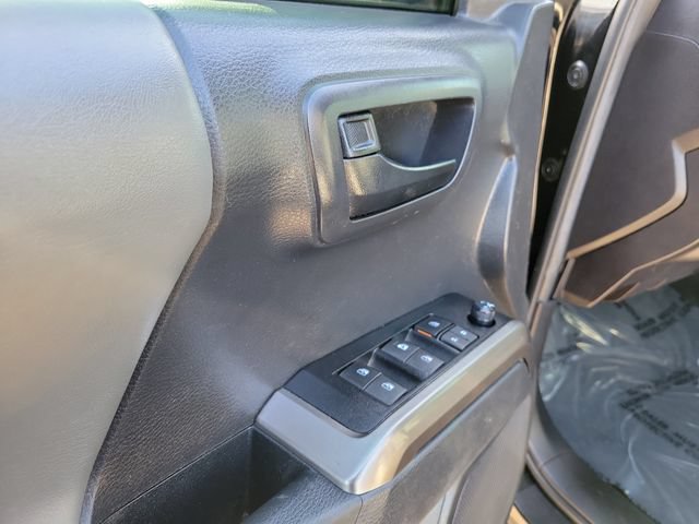 Used 2022 Toyota Tacoma SR5 AWD/4WD image 24