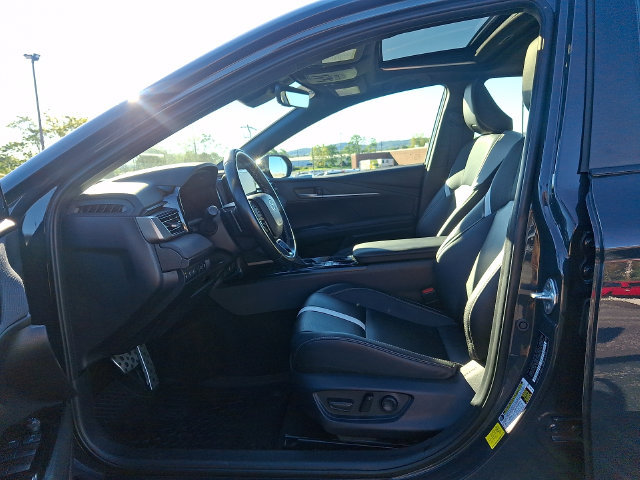 Used 2025 Toyota Camry SE w/ Convenience Package FWD image 13