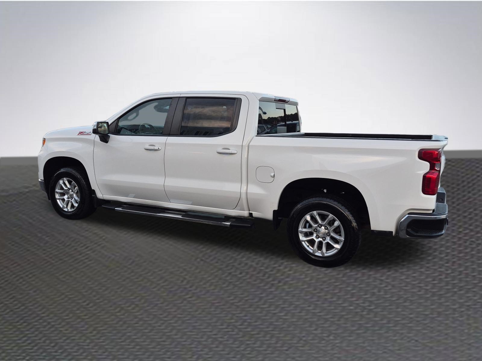 Used 2023 Chevrolet Silverado 1500 LT w/ Z71 Off-Road Package AWD/4WD image 5
