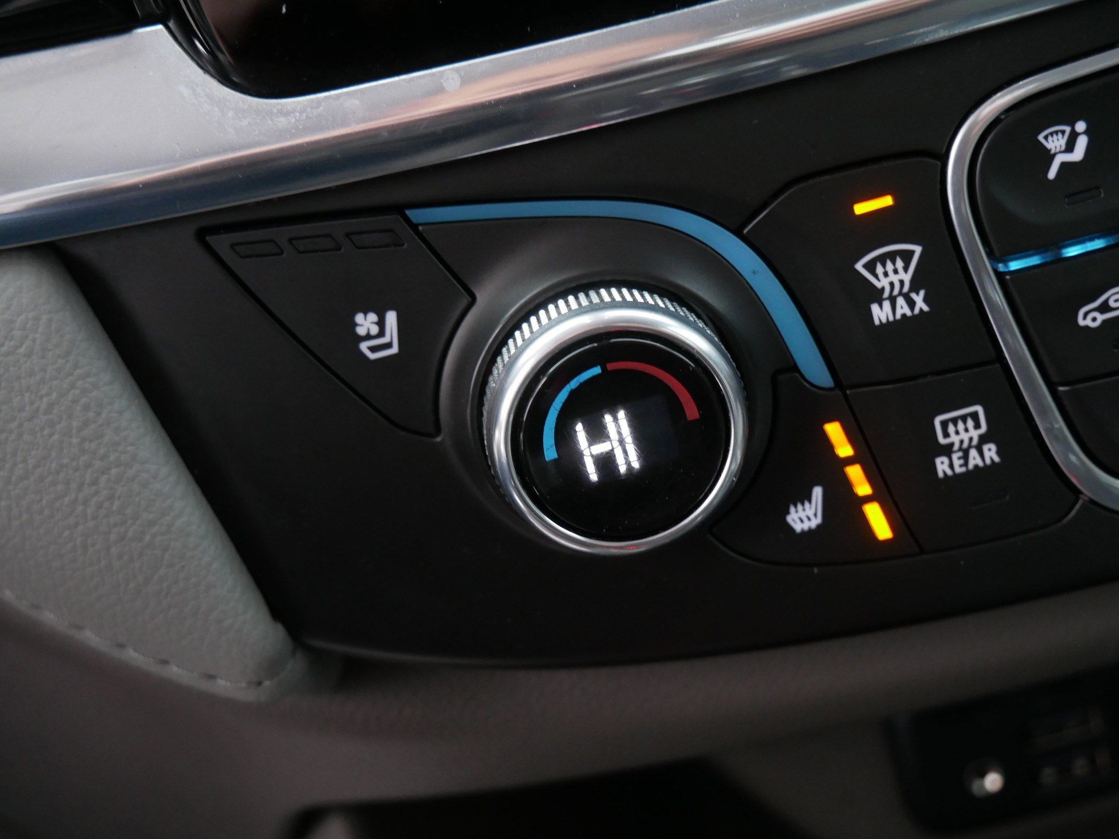 Used 2020 Chevrolet Traverse Premier image 32