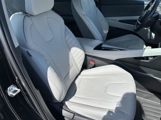 Used 2023 Hyundai Elantra Limited FWD image 15