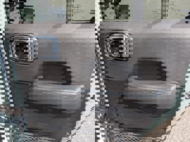 Used 2023 Jeep Wrangler Rubicon w/ Safety Group image 33