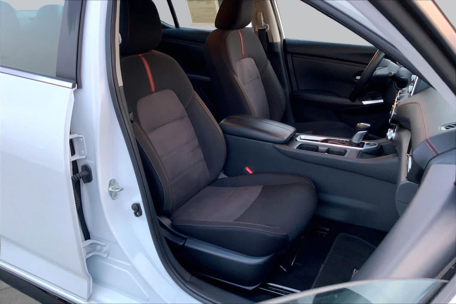 Used 2025 Nissan Sentra SR w/ Midnight Edition FWD image 9