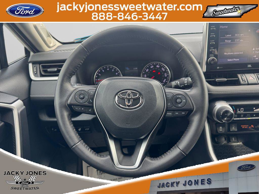 Used 2022 Toyota RAV4 XLE Premium image 11