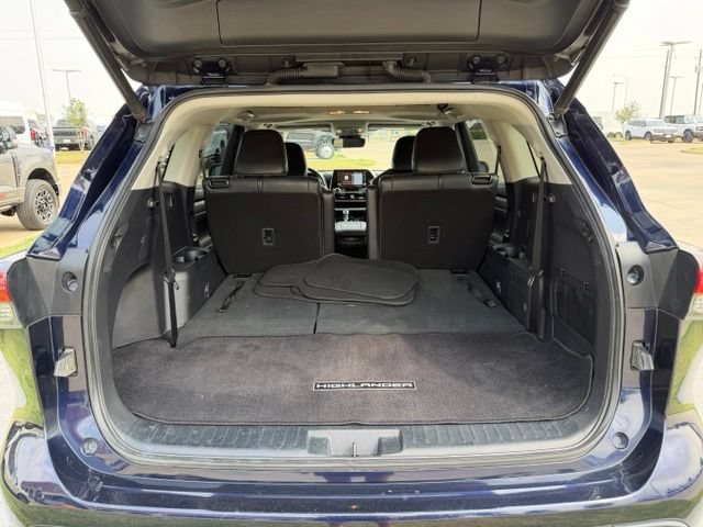 Used 2020 Toyota Highlander XLE AWD/4WD image 8