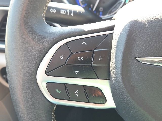 Used 2023 Chrysler Pacifica Touring-L image 41